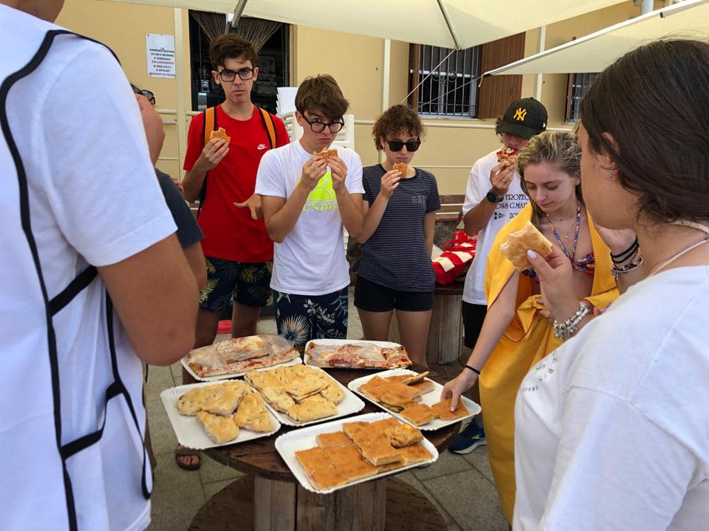 PCTO Reset/Enriques al traguardo: successo e... un mare di rifiuti al Moletto Antignano