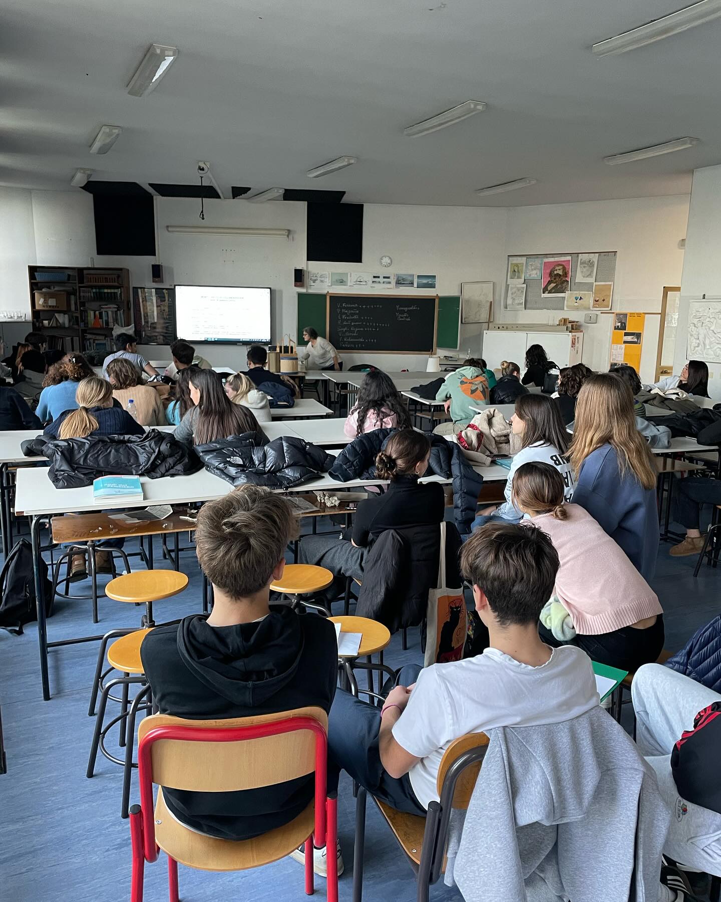 Da Sogno a Realtà: Oltre 140 Studenti dell'Enriques per la Pulizia e il Rilancio della Città