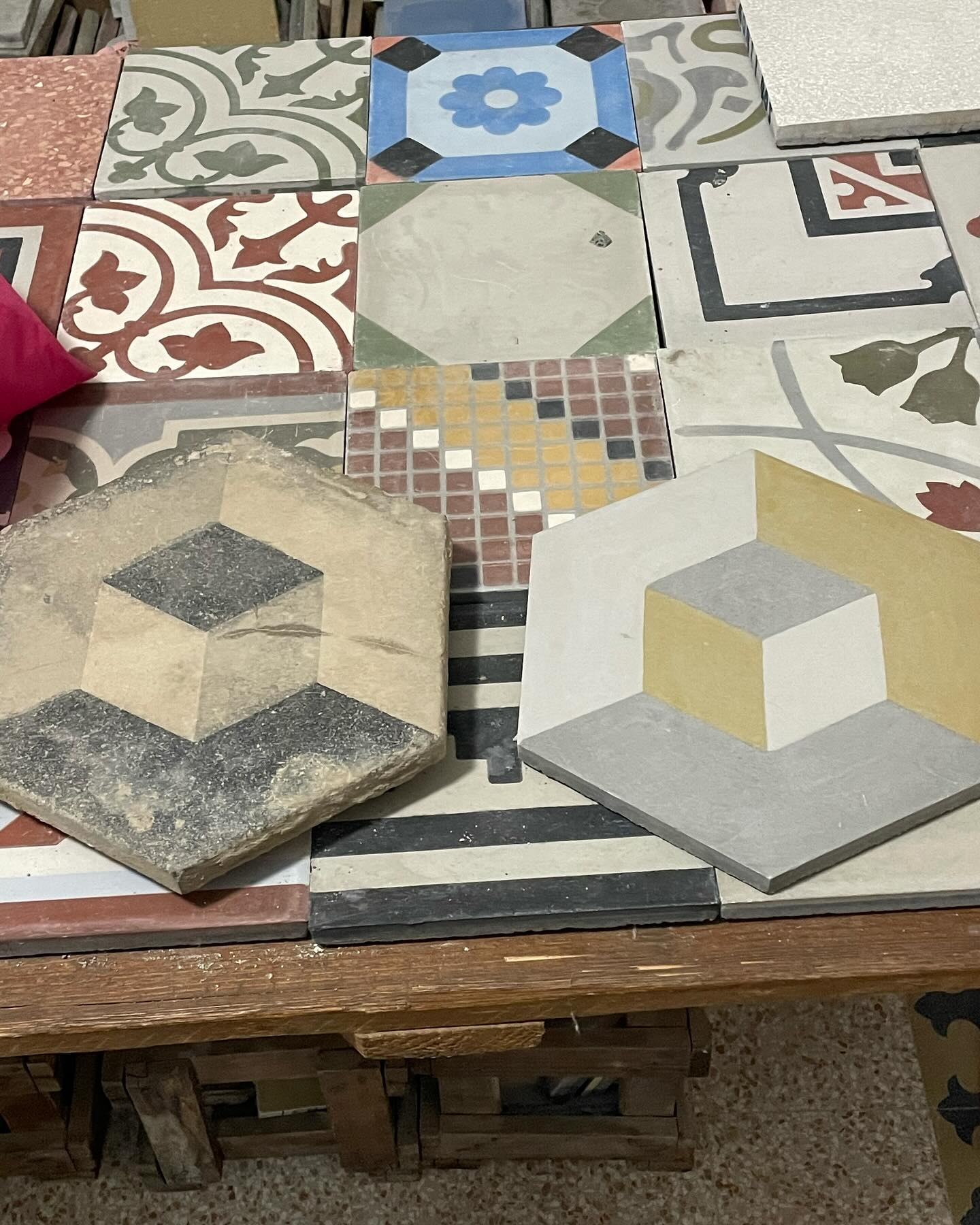 Alla ricerca della mattonella perduta: Svelato a Lucca il segreto del pavimento di Villa Rodocanacchi